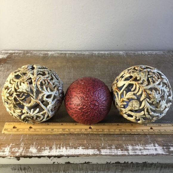 Spheres red cream floral geometric orbs classic decor timeless - Picture 4 of 10